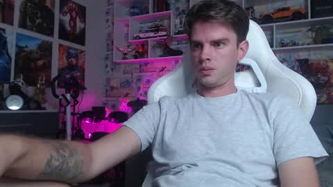 Snapshot of oxmikexo chatting on 09.29.25 Mike online show from 09.29.25