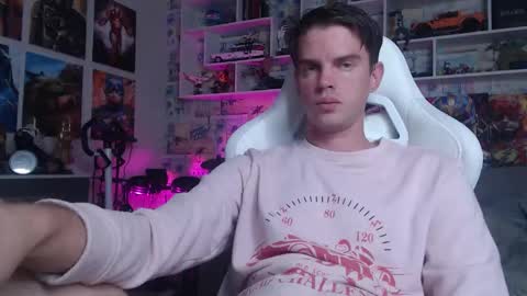 Snapshot of oxmikexo chatting on 09.30.25 Mike online show from 09.30.25