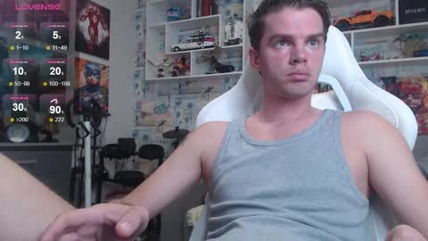 Snapshot of oxmikexo chatting on 10.02.25 Mike online show from 10.02.25