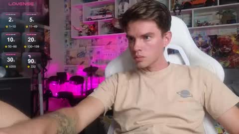 Snapshot of oxmikexo chatting on 10.03.25 Mike online show from 10.03.25