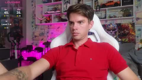 Snapshot of oxmikexo chatting on 10.04.25 Mike online show from 10.04.25