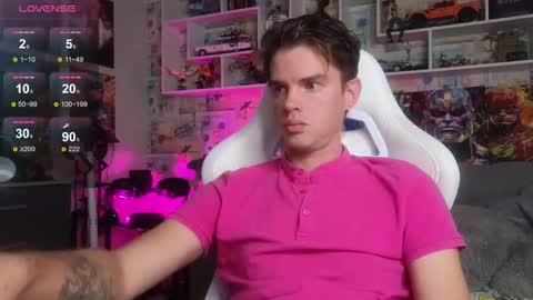 Snapshot of oxmikexo chatting on 10.07.25 Mike online show from 10.07.25