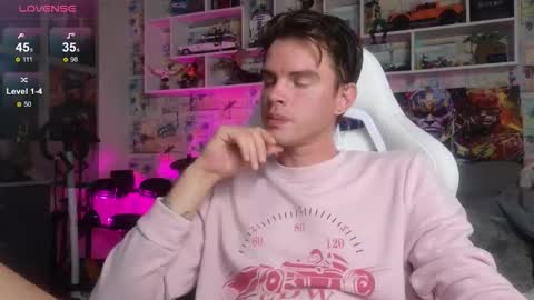 Snapshot of oxmikexo chatting on 10.08.25 Mike online show from 10.08.25