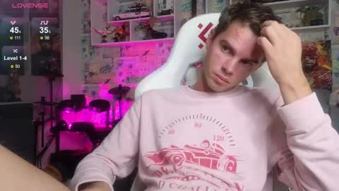 Snapshot of oxmikexo chatting on 10.09.25 Mike online show from 10.09.25