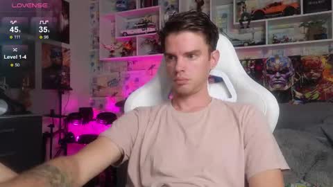 Snapshot of oxmikexo chatting on 10.10.25 Mike online show from 10.10.25