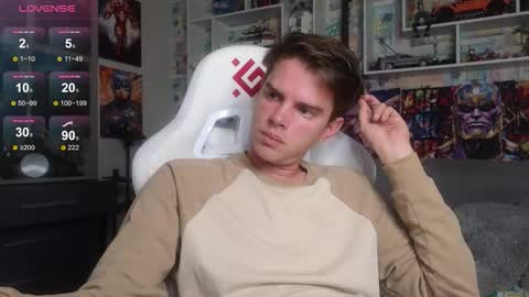 Snapshot of oxmikexo chatting on 10.11.25 Mike online show from 10.11.25