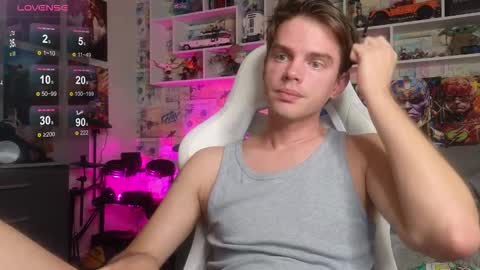 Snapshot of oxmikexo chatting on 10.13.25 Mike online show from 10.13.25