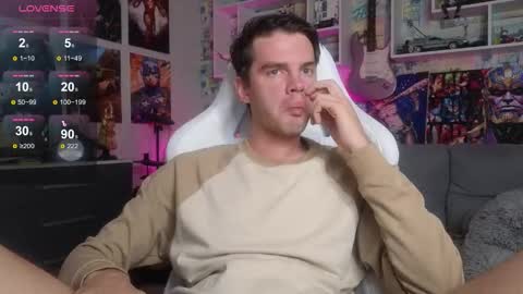 Snapshot of oxmikexo chatting on 10.14.25 Mike online show from 10.14.25