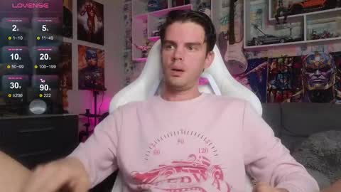 Snapshot of oxmikexo chatting on 10.16.25 Mike online show from 10.16.25