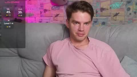 Snapshot of oxmikexo chatting on 10.24.25 Mike online show from 10.24.25