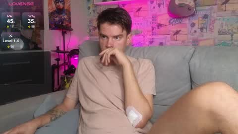 Snapshot of oxmikexo chatting on 10.26.25 Mike online show from 10.26.25