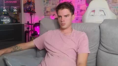 Snapshot of oxmikexo chatting on 11.03.25 Mike online show from 11.03.25