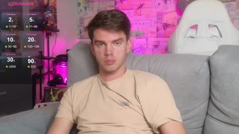 Snapshot of oxmikexo chatting on 11.04.25 Mike online show from 11.04.25