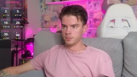 Snapshot of oxmikexo chatting on 11.10.25 Mike online show from 11.10.25