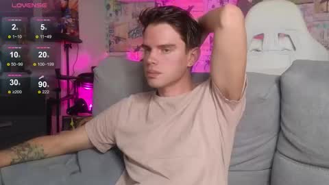 Snapshot of oxmikexo chatting on 11.11.25 Mike online show from 11.11.25