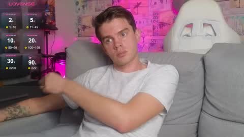 Snapshot of oxmikexo chatting on 11.14.25 Mike online show from 11.14.25