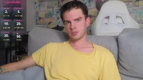 Snapshot of oxmikexo chatting on 11.16.25 Mike online show from 11.16.25