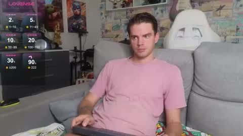 Snapshot of oxmikexo chatting on 11.17.25 Mike online show from 11.17.25