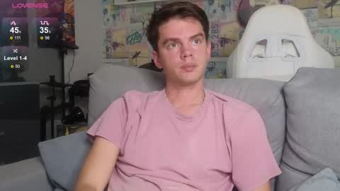 Snapshot of oxmikexo chatting on 11.22.25 Mike online show from 11.22.25