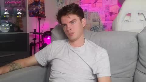 Snapshot of oxmikexo chatting on 11.29.25 Mike online show from 11.29.25