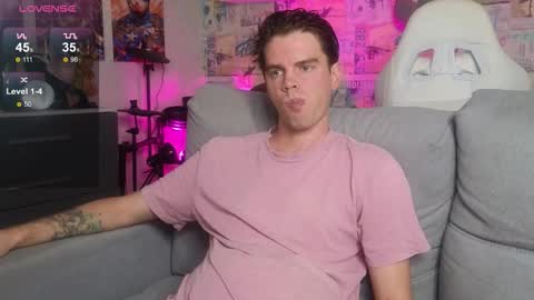 Snapshot of oxmikexo chatting on 12.01.25 Mike online show from 12.01.25