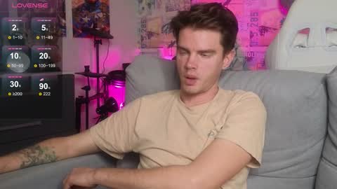 Snapshot of oxmikexo chatting on 12.02.25 Mike online show from 12.02.25