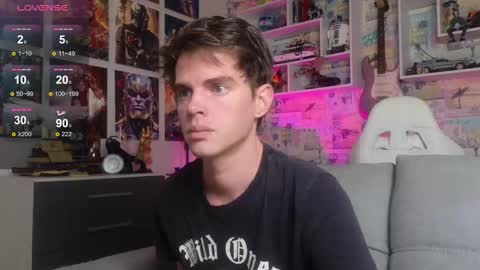 Snapshot of oxmikexo chatting on 12.14.25 Mike online show from 12.14.25