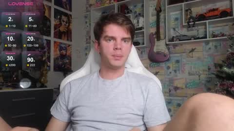 Snapshot of oxmikexo chatting on 12.17.25 Mike online show from 12.17.25