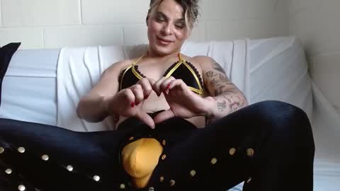 Snapshot of oxxy_jean chatting on 12.16.24 Jeannifer online show from 12.16.24