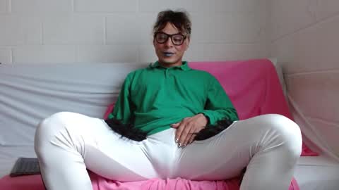 Snapshot of oxxy_jean chatting on 12.28.24 Jeannifer online show from 12.28.24