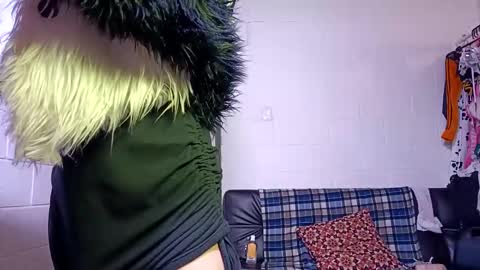 Snapshot of oxxy_jean chatting on 10.15.25 Jeannifer online show from 10.15.25