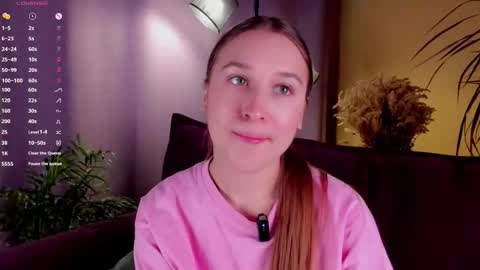 Snapshot of oziecarmona chatting on 10.23.25 Caroline or just Lina online show from 10.23.25