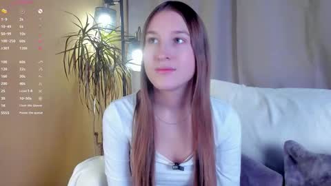 Snapshot of oziecarmona chatting on 11.25.25 Caroline or just Lina online show from 11.25.25