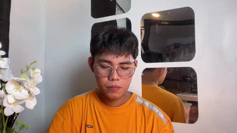 Snapshot of p1noytwink_ chatting on 09.24.25 Terrence online show from 09.24.25