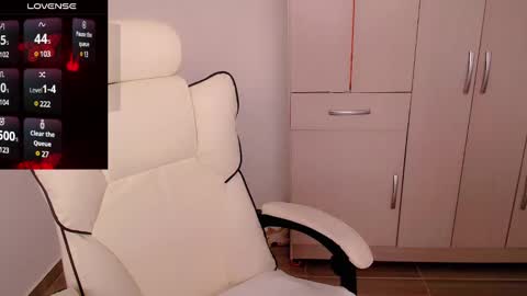 Snapshot of p_o_l_e_t_t chatting on 03.10.25 Jane online show from 03.10.25