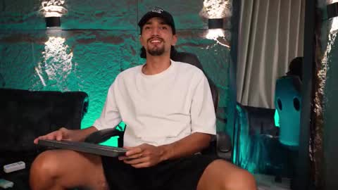 Snapshot of pablo_russoo chatting on 02.17.26 pablo online show from 02.17.26