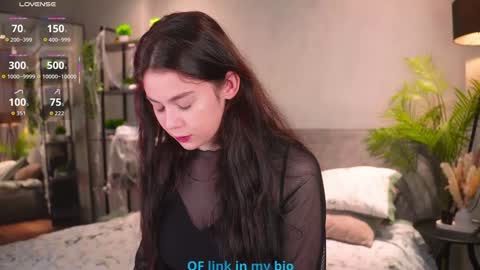 Snapshot of pamelaryant chatting on 11.12.25 Diana online show from 11.12.25