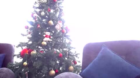 Snapshot of pandora__1 chatting on 12.17.25 pandora__1 online show from 12.17.25