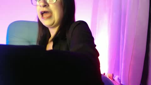 Carolinesworldx online show from 02.27.25