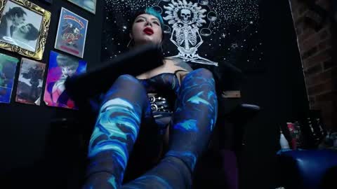       online show from 03.03.25