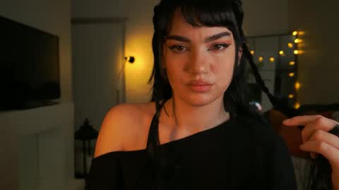 Snapshot of pantykrist chatting on 10.10.25 Kristina Kriss online show from 10.10.25