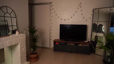 Snapshot of pantykrist chatting on 11.18.25 Kristina Kriss online show from 11.18.25