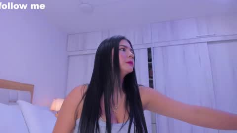 Paola  online show from 02.16.25