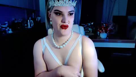 Snapshot of paoladoll chatting on 11.18.25 Sarina Williams online show from 11.18.25