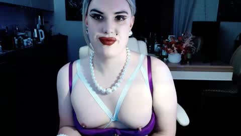 Snapshot of paoladoll chatting on 12.19.25 Sarina Williams online show from 12.19.25