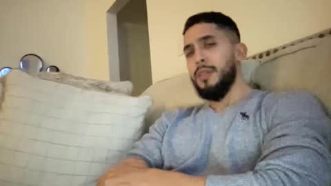 papicubano_guapo23cm online show from 02.23.25