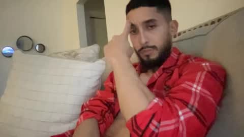 papicubano_guapo23cm online show from 02.24.25