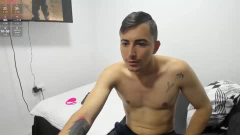 Snapshot of pareja_curiosa19 chatting on 11.15.25 pareja_curiosa19 online show from 11.15.25