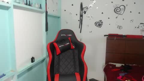 Snapshot of pareja_explosivasexx chatting on 11.29.25 Luna online show from 11.29.25