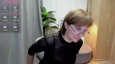 Paris online show from 03.12.25